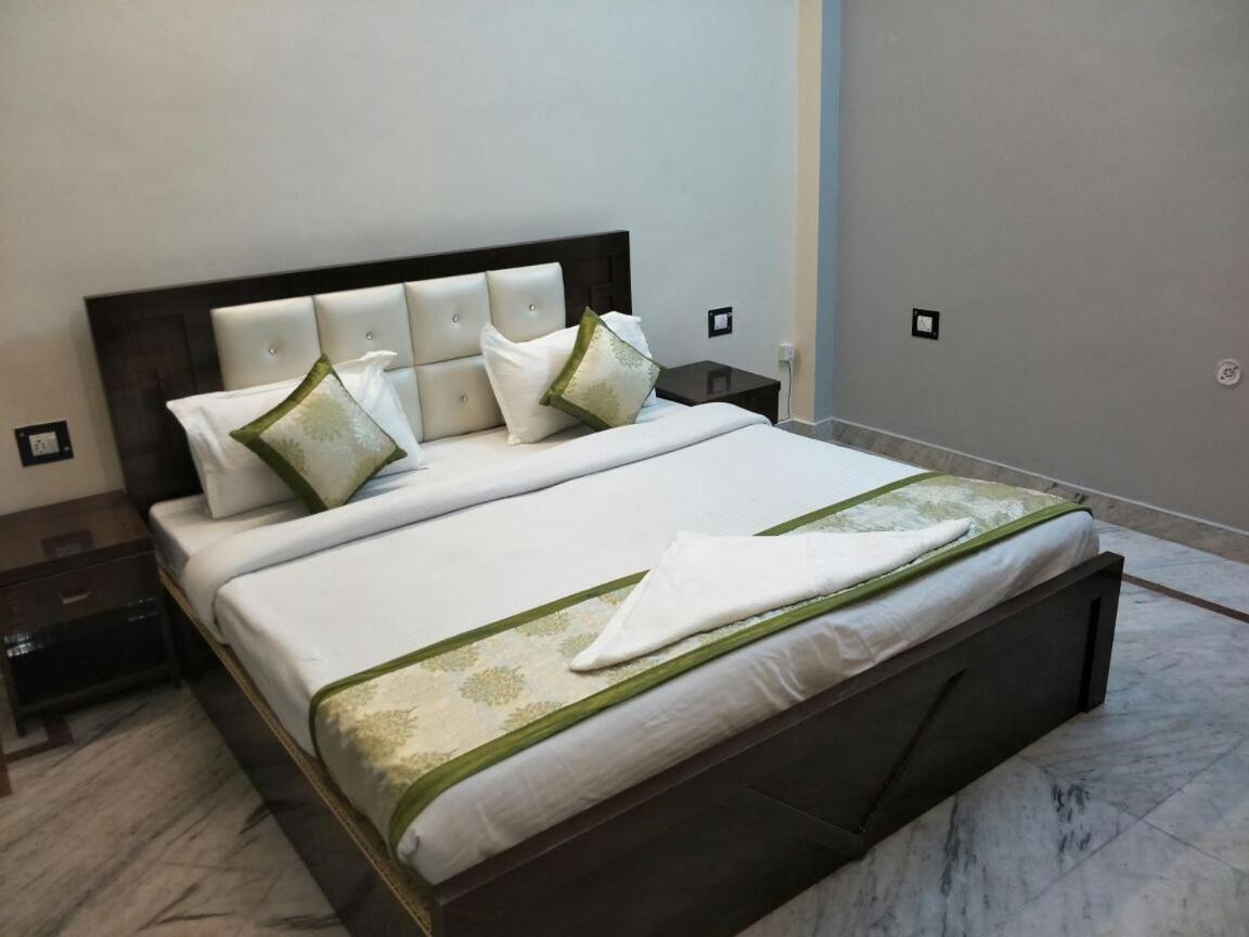 לקנאו Surabhi Garden Inn מראה חיצוני תמונה