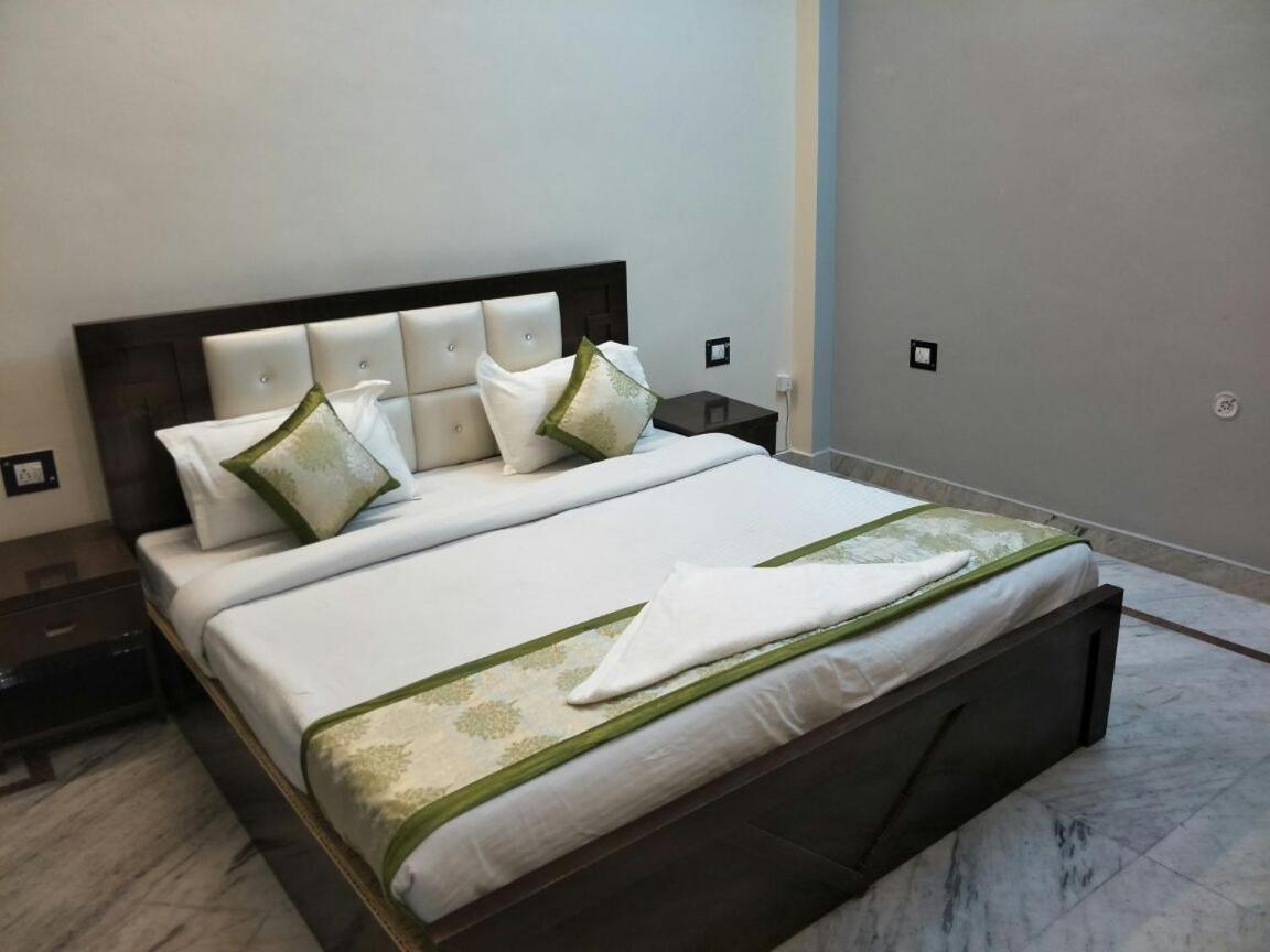 לקנאו Surabhi Garden Inn מראה חיצוני תמונה