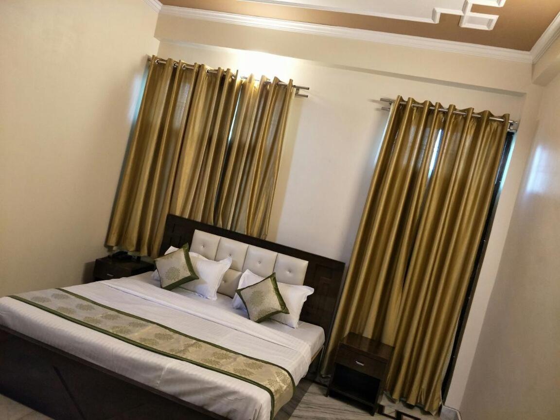 לקנאו Surabhi Garden Inn מראה חיצוני תמונה