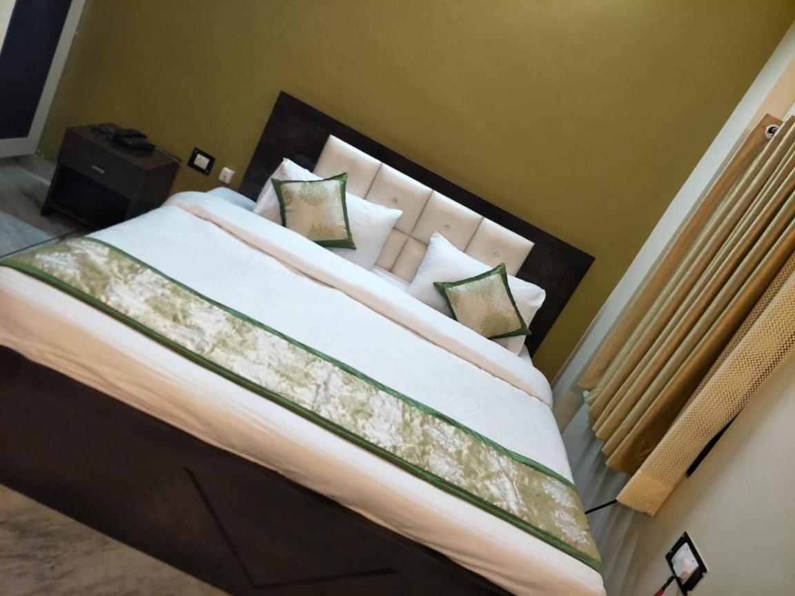 לקנאו Surabhi Garden Inn מראה חיצוני תמונה