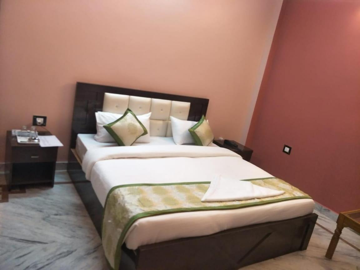 לקנאו Surabhi Garden Inn מראה חיצוני תמונה