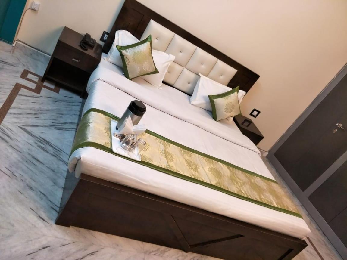 לקנאו Surabhi Garden Inn מראה חיצוני תמונה