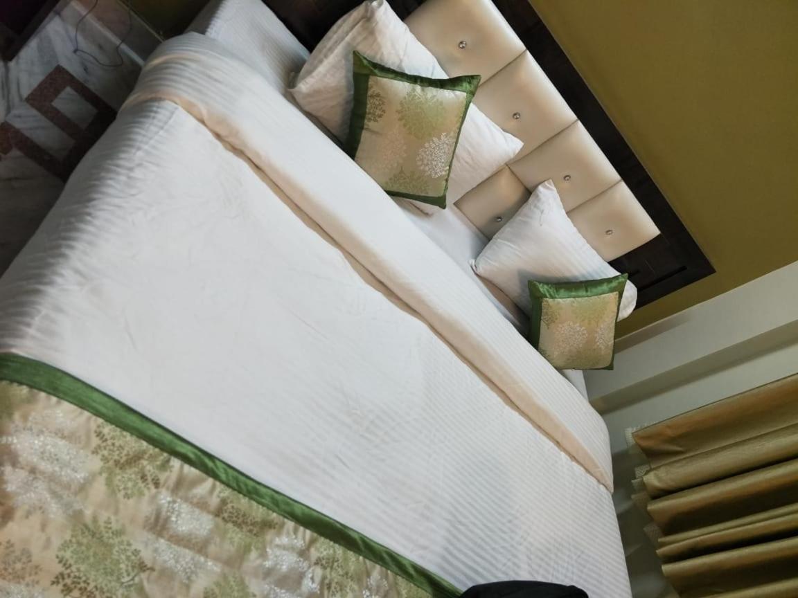 לקנאו Surabhi Garden Inn מראה חיצוני תמונה